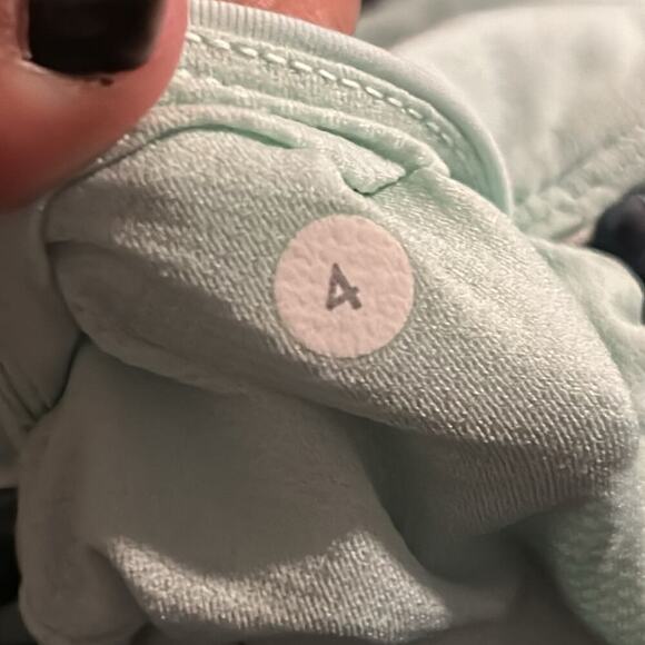 Lululemon Var-City Crop Size 4 - Picture 9 of 9